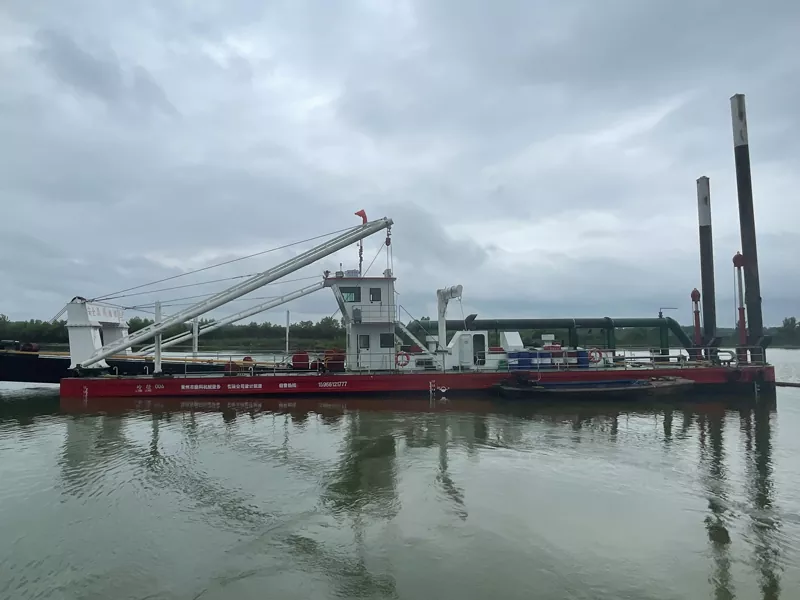 Złoty statek pogłębiarki